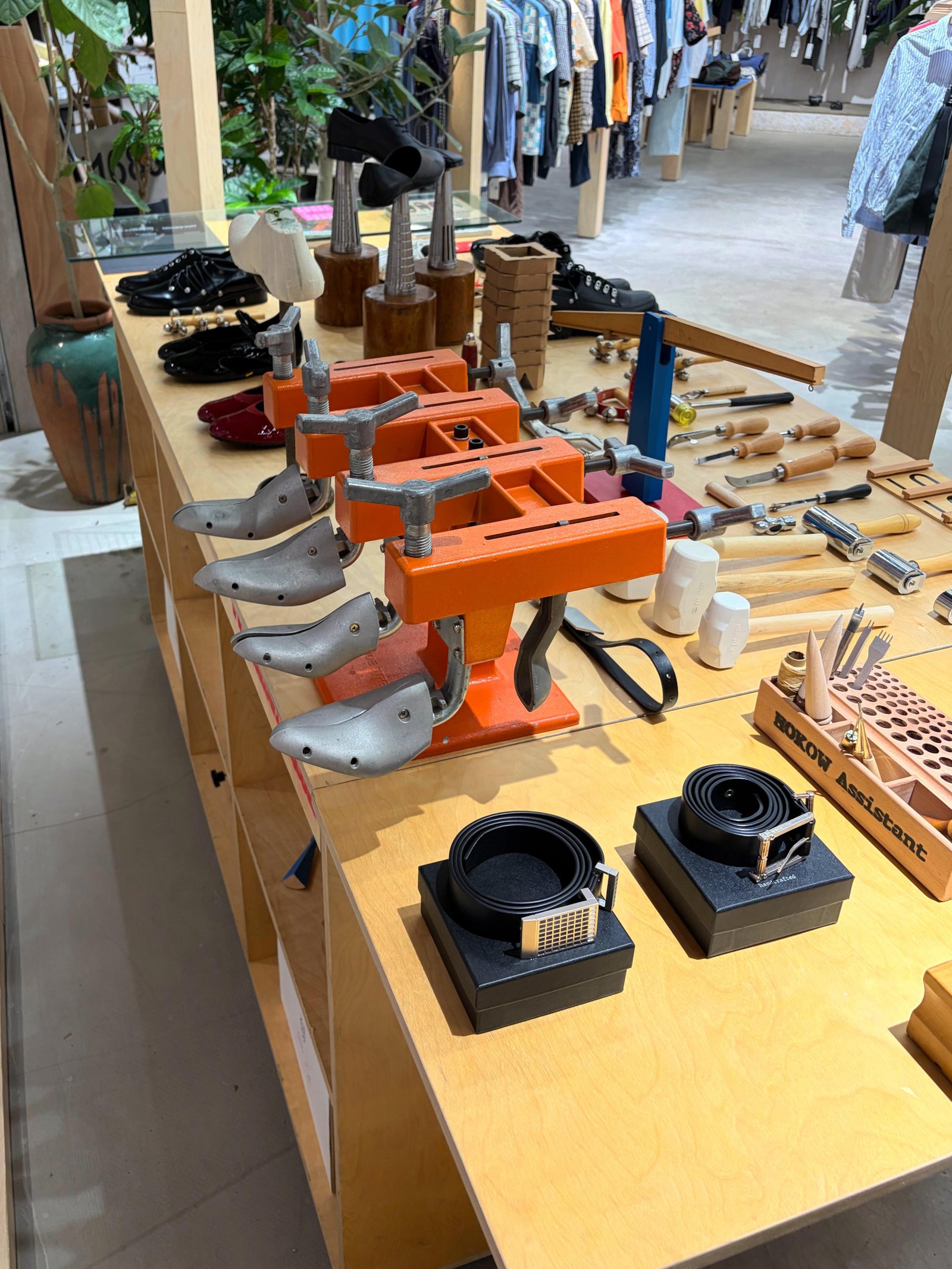 Small shoe repair equipment for brand shop
